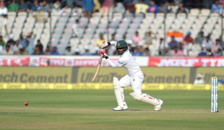 Tom up-to-date Tamim Drive to record 301 against the videas