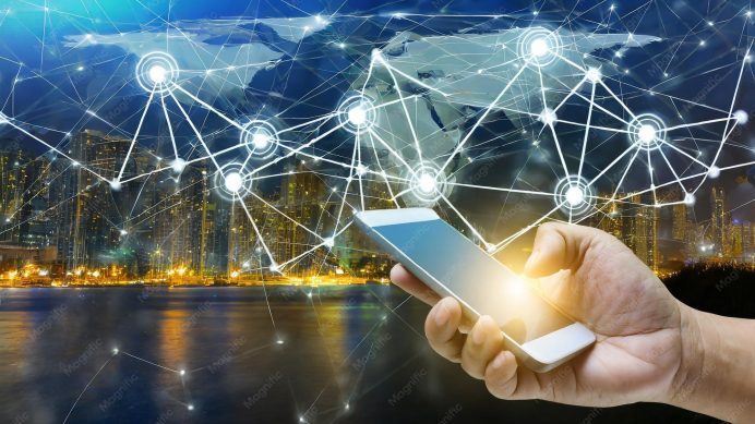 5 tips to use your smartphone for better networking