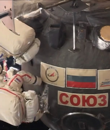 Space explorers avoid breaking down Soyuz rocket